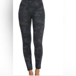 Spanx Camo leggings size large